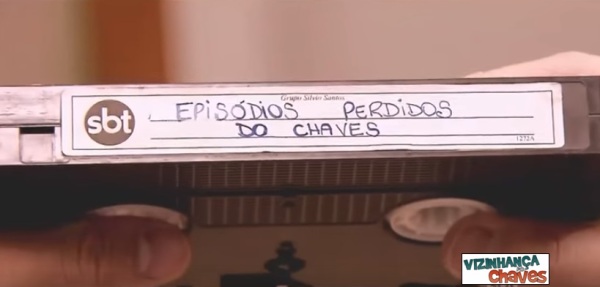 VHS do SBT com episódios perdidos do Chaves - reprodução The Noite