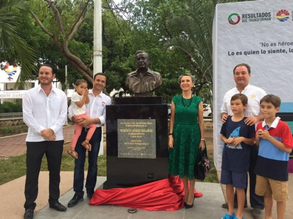 Florinda Meza inaugura busto de Chespirito - 02